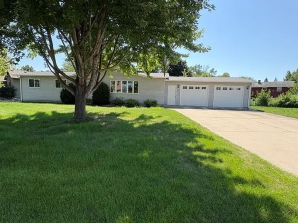 1250 Lakeview Ln SW, Hutchinson, MN 55350