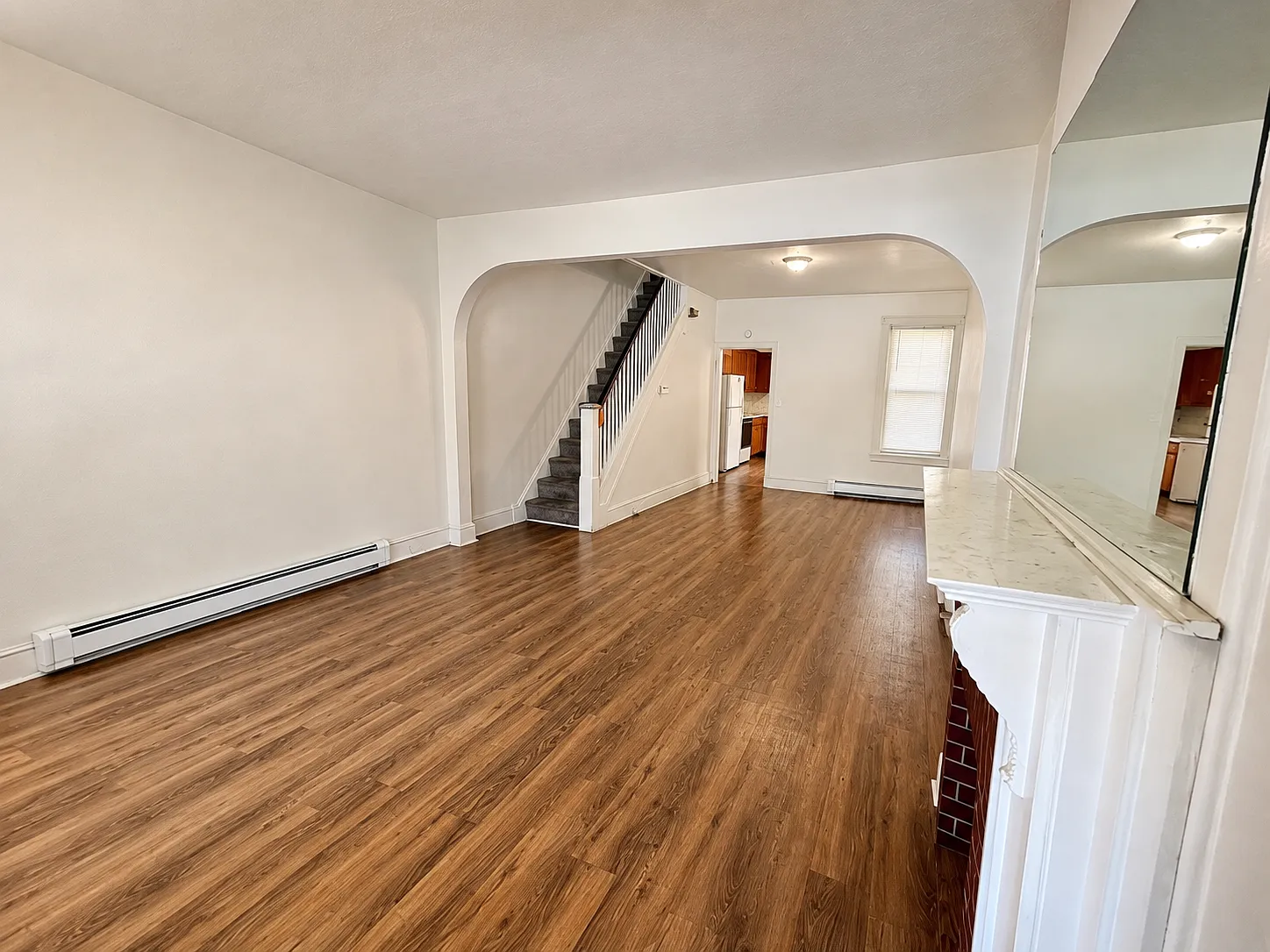 3 bed, 1400 sqft, $2,050 — Photo 4