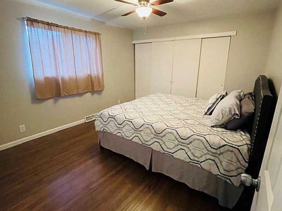 3rd image of 20 Deer Park Ln