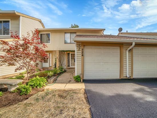 724 Colorado Ct Unit 724, Carol Stream, IL 60188