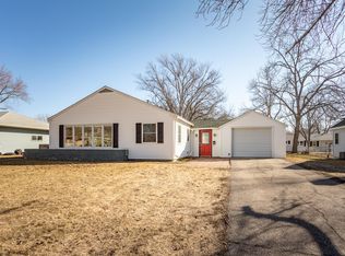 13 S California Ave, Morris, MN 56267