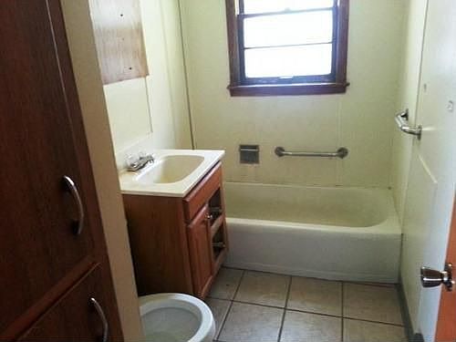 5th image of 2218 Fairview Ave
