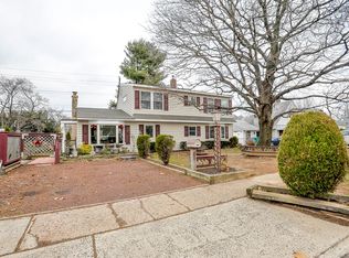 364 Holly Dr, Levittown, PA