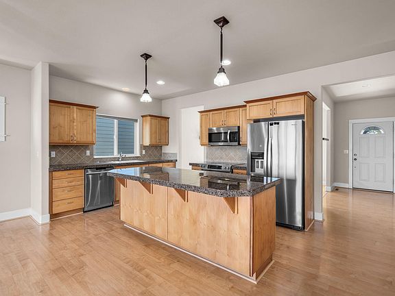 5th image of 3551 SW Salmon Ct