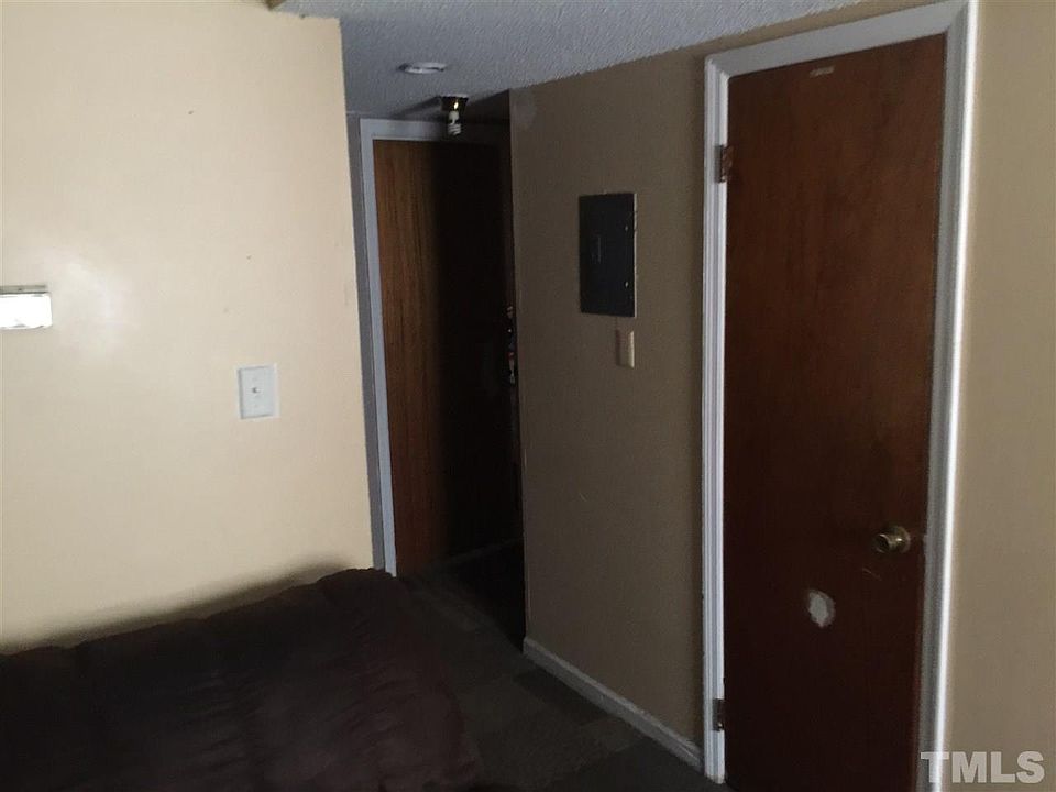2nd image of 2200 Lafayette St