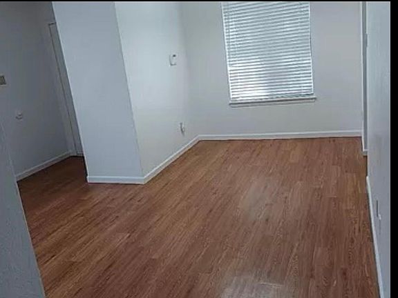 4th image of 1103 Suburban St