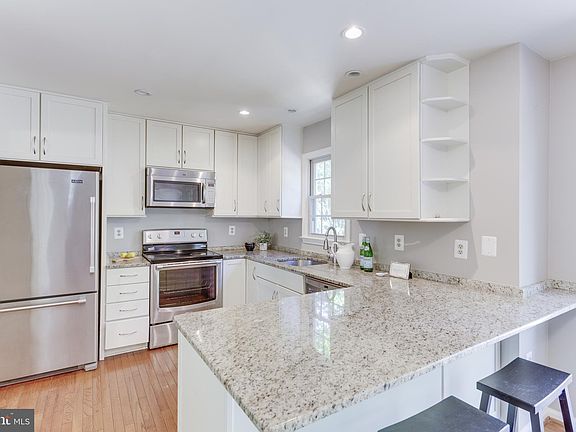 2nd image of 7439 Crestberry Ln