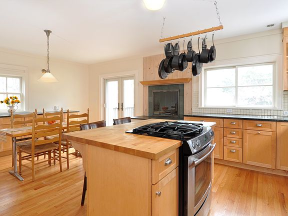 4th image of 26 Irving Ave