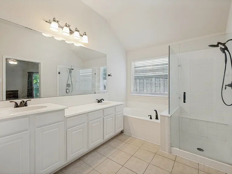 1615 Bur Oak Dr — Photo 15