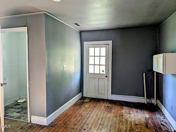 5th image of 214 E Persimmon St