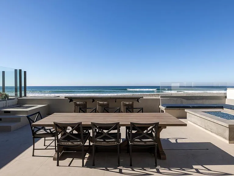 2016 Ocean Front — Photo 10