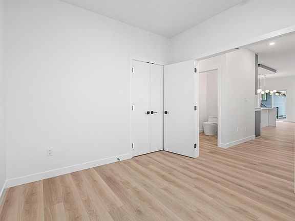 4th image of 2 Owl Ridge Close