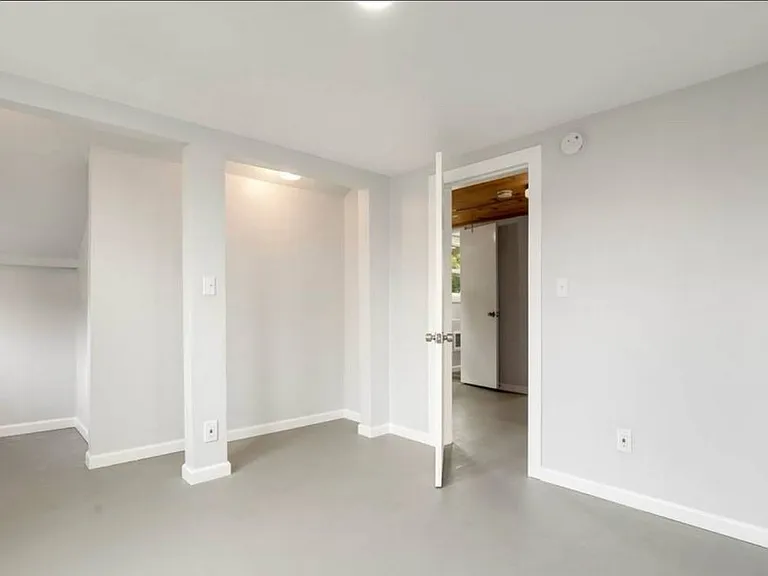 809 E 1st St — Photo 1