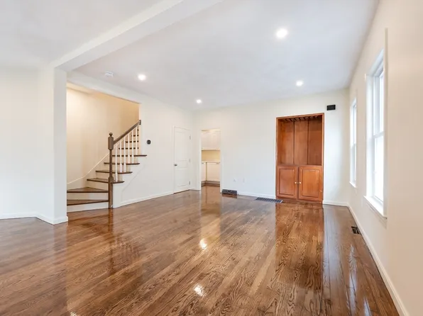 24 Brechin Ter, Andover, MA 01810