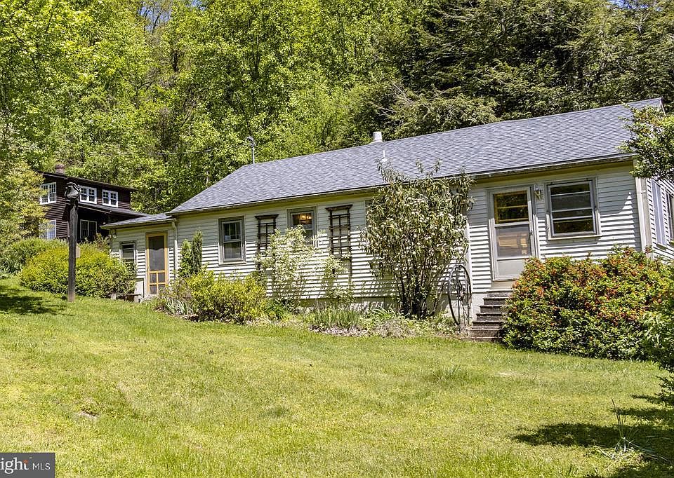 1st image of 242 Ashby Ln