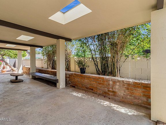 5th image of 1027 E LAGUNA Drive