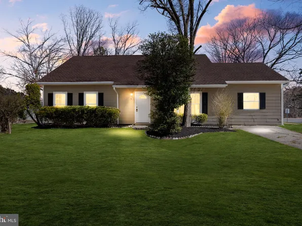 2 Eden Ct, Sicklerville, NJ 08081