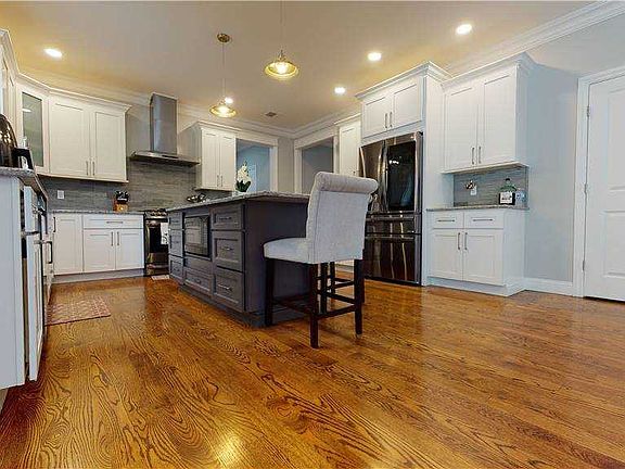 5th image of 249 Holbrook Ave