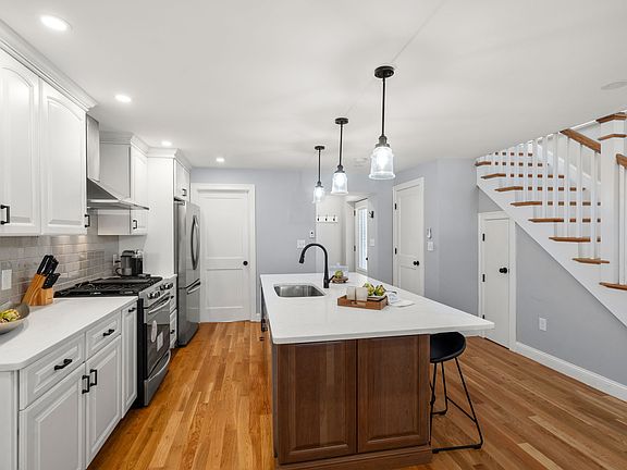 3rd image of 511 Medford St Suite 1