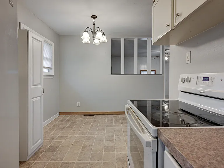 1604 S Washington Ter — Photo 14