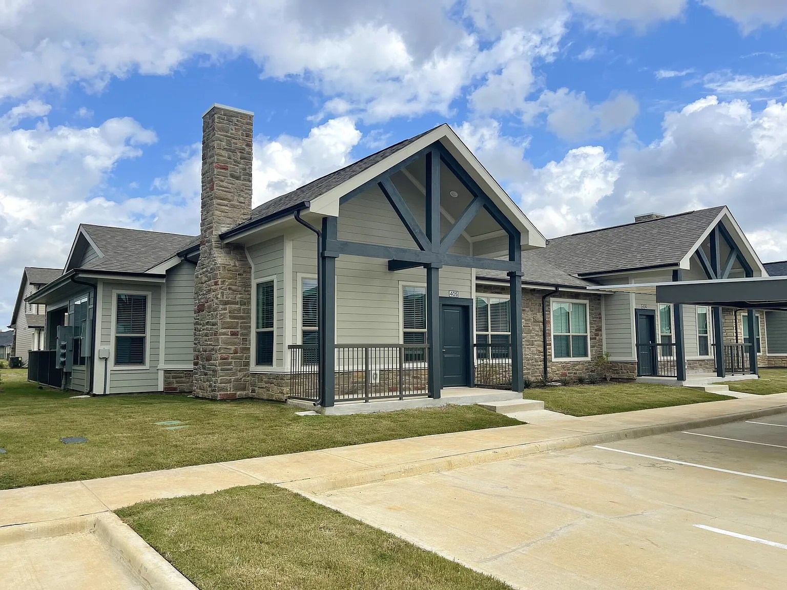 Home at Waller — Photo 3