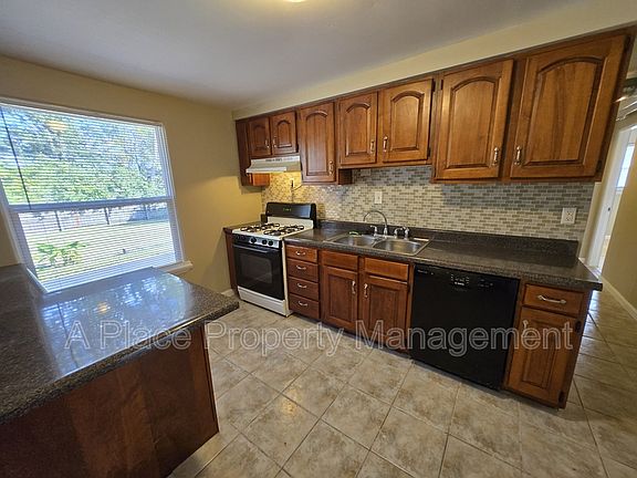 4th image of 3912 Engler Ave