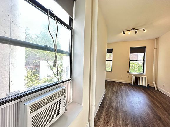 3rd image of 657 10th Ave #K