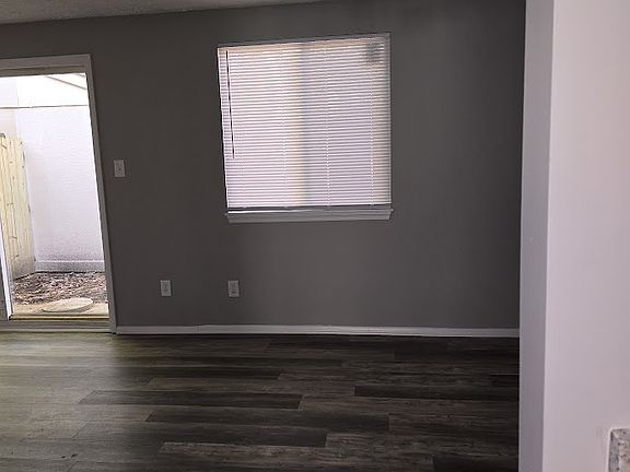 5th image of 390D Jury Ln #D