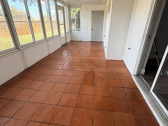 5th image of 1263 Lucaya Cir