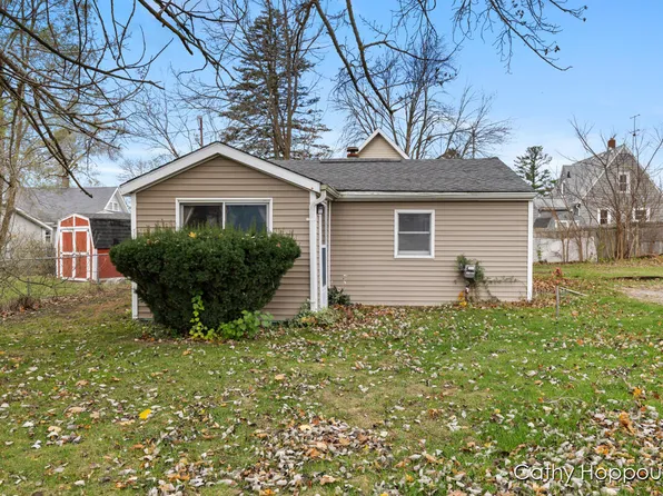 523 Price St, Ionia, MI 48846
