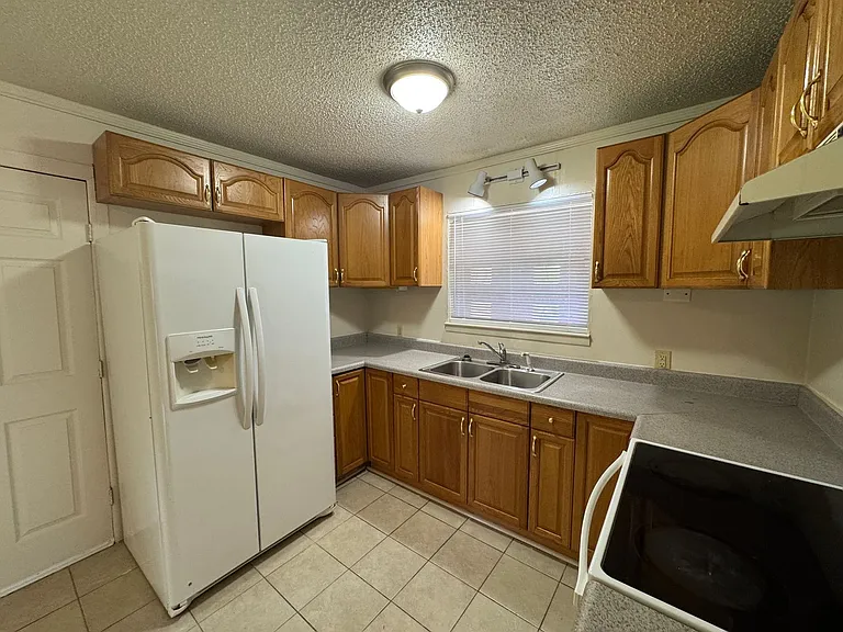 1409 Gardenia Ave — Photo 6