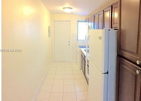 5th image of 1430 NE 170th St APT 317