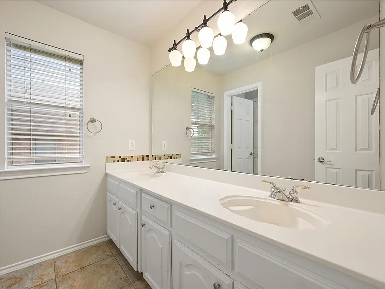 6103 Sea Island Trl — Photo 17