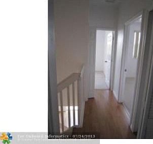 5th image of 614 SW 106th Ave
