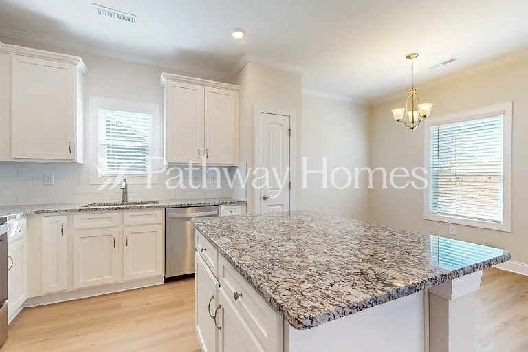 112 S Sina St — Photo 4