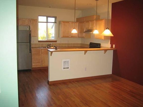 kitchen has all SS appliances