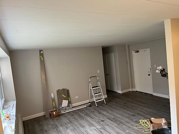 4th image of 2035 W Granville Ave APT 110