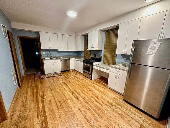 2nd image of 907 N Honore St #1