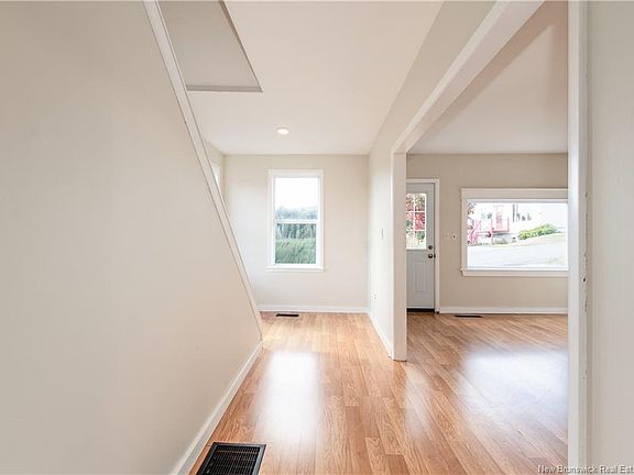 5th image of 52 Fundy View Dr