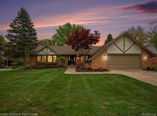 1949 Canary Ct, Troy, MI 48084