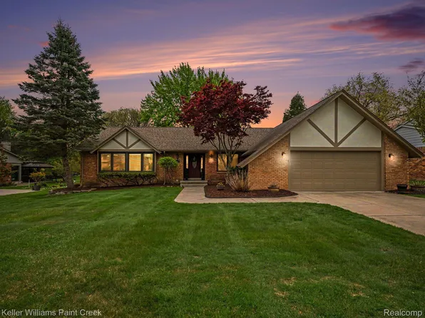 1949 Canary Ct, Troy, MI 48084