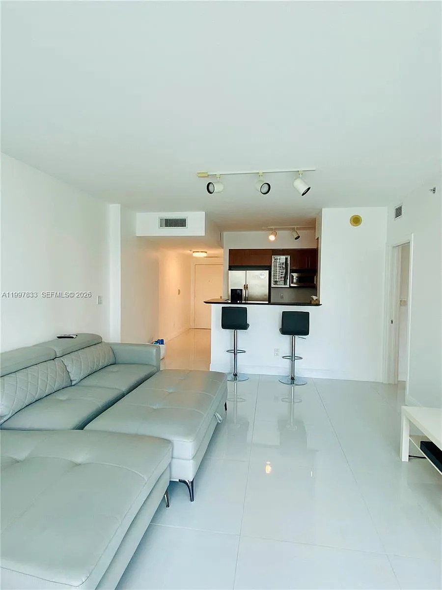 Building Photo - 325 Biscayne Blvd #717