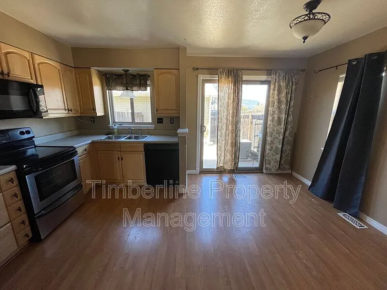 8089 Lexington Park Dr — Photo 6