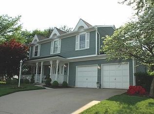 1712 Fantasia Cir, Herndon, VA 20170