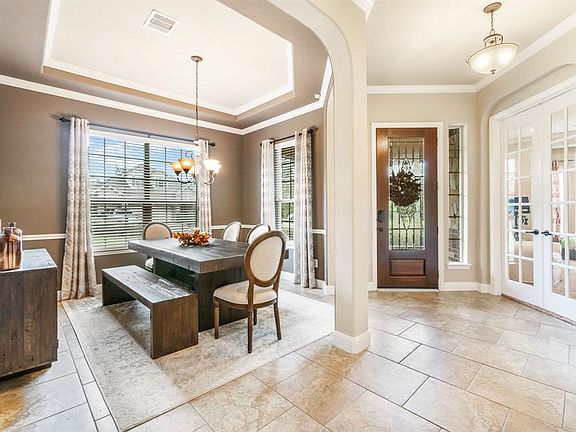 5th image of 22 S Victoriana Cir