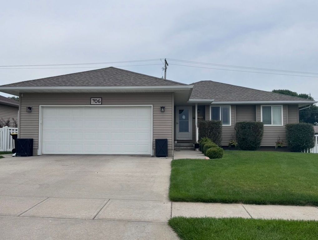 706 Blue Stem Cir - Property Image