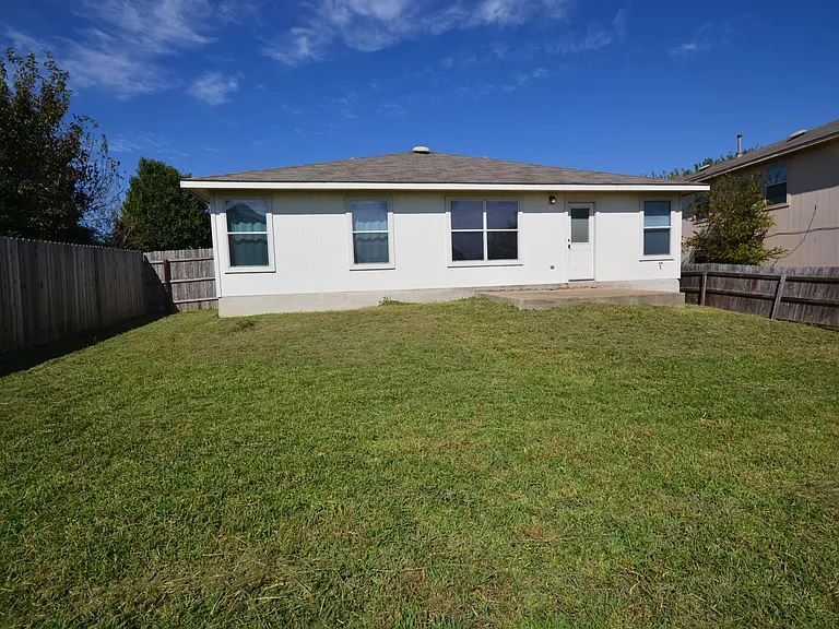 410 Goldenrod St — Photo 16