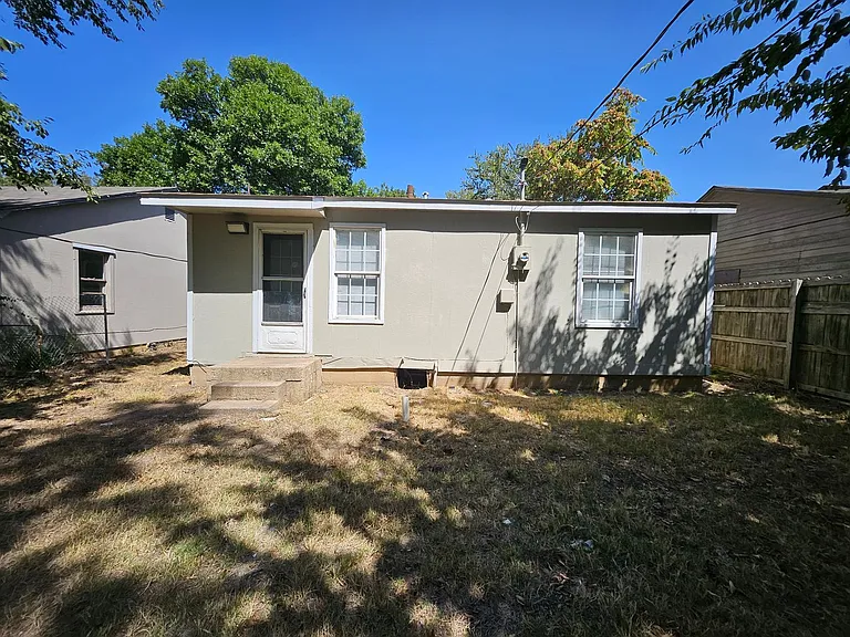 112 W Cedar Ave — Photo 12