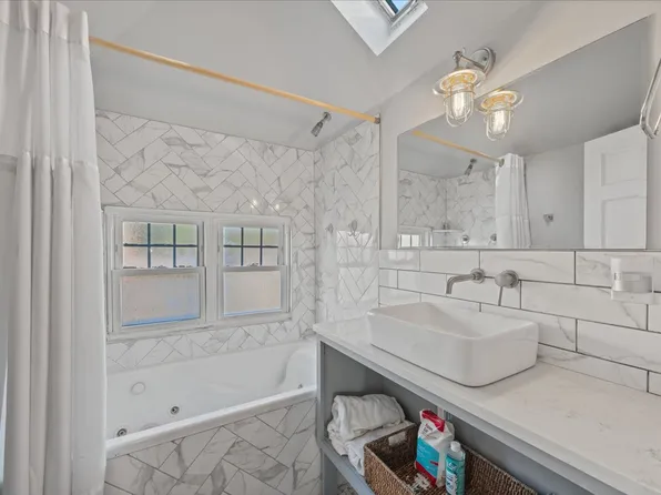 3607 Irwin Avenue image 12 of 25