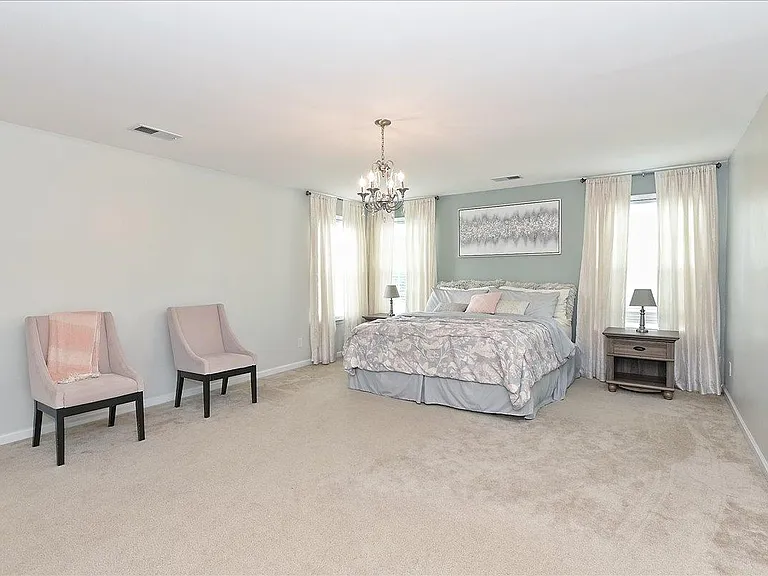Master Bedroom (2nd Floor)